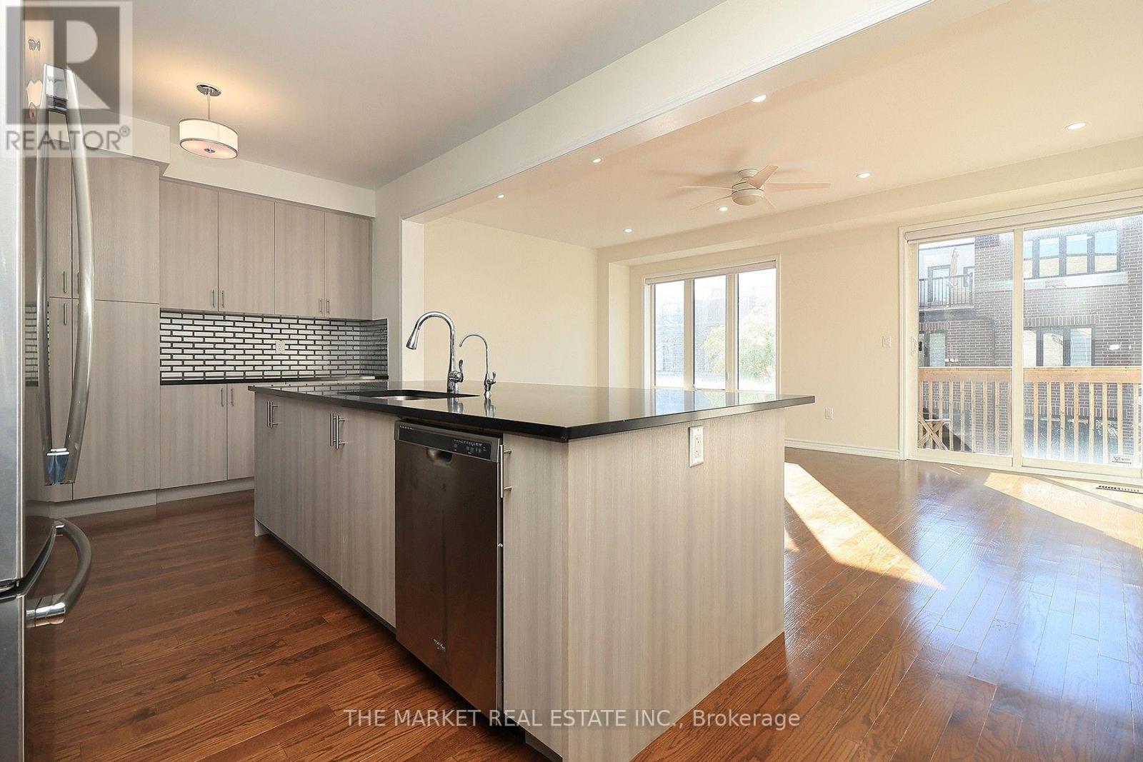 13 Father Redmond Way, Toronto, ON photo 15
