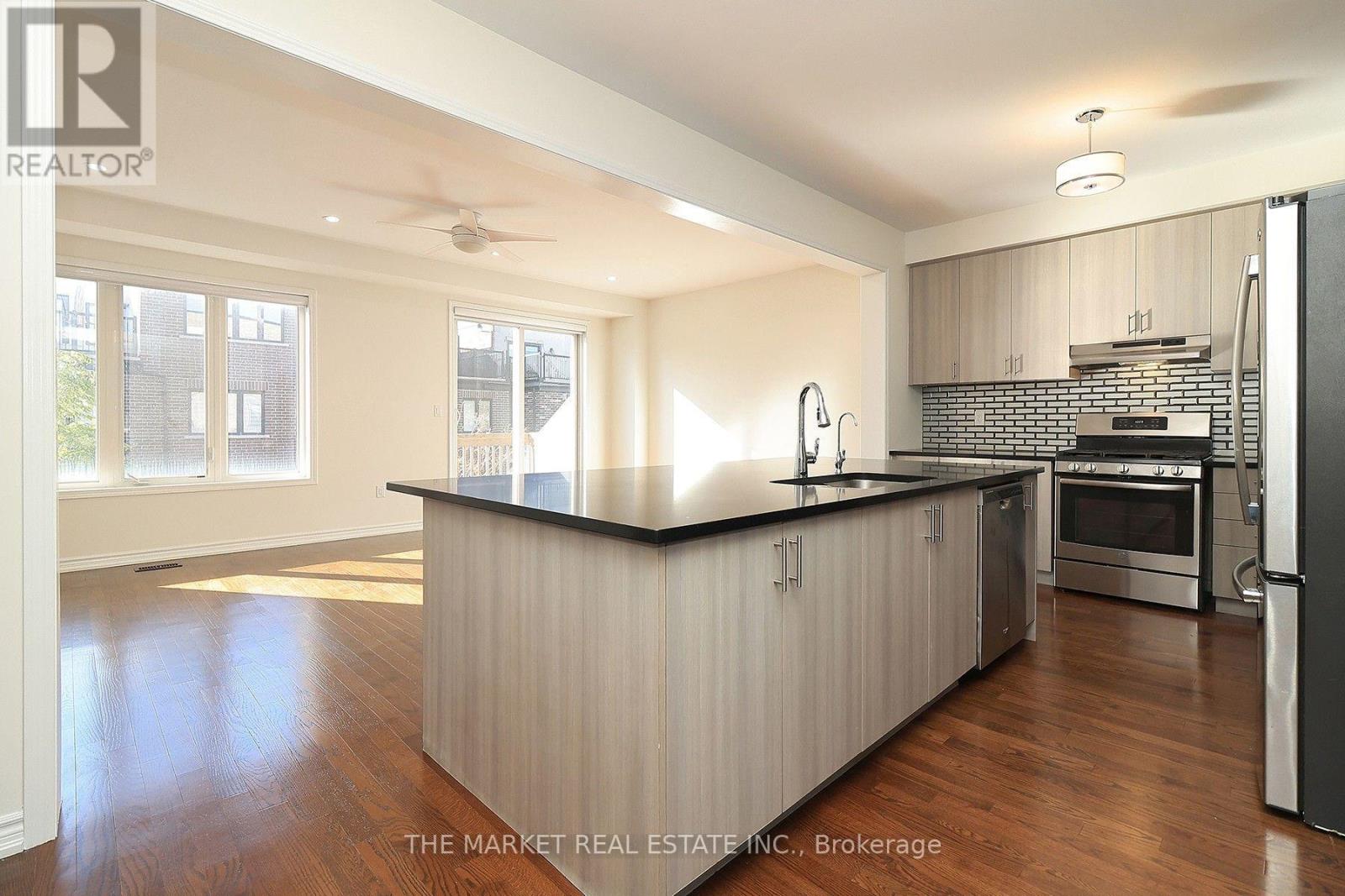 13 Father Redmond Way, Toronto, ON photo 18