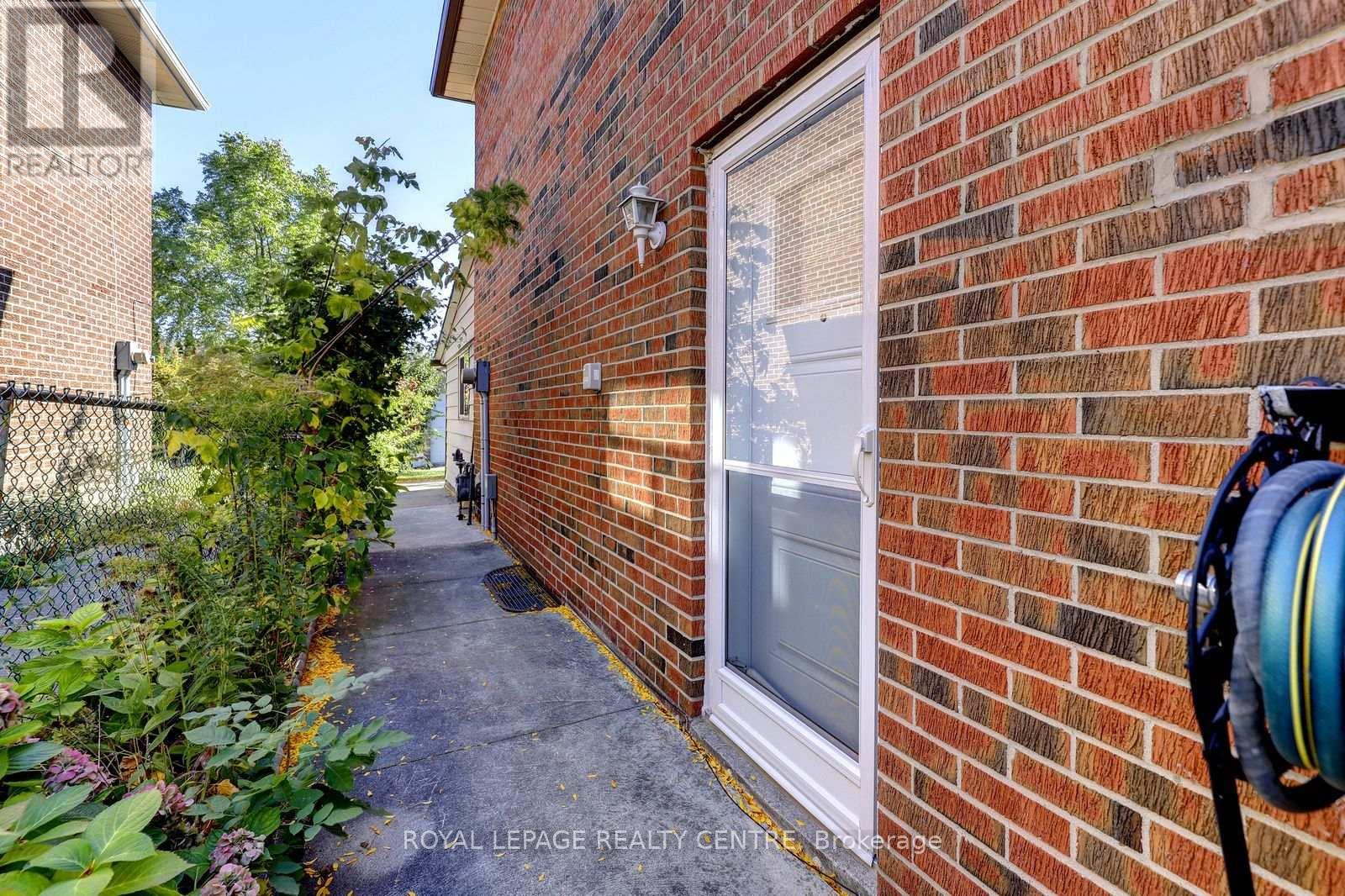 912 BLAIRHOLM AVENUE - Image 33