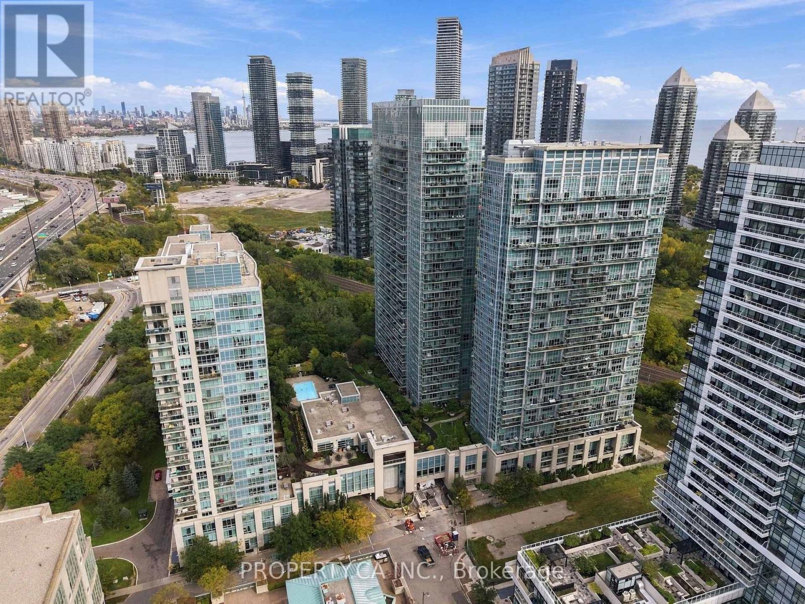 2029- 165 Legion Road North, Toronto, ON photo 25