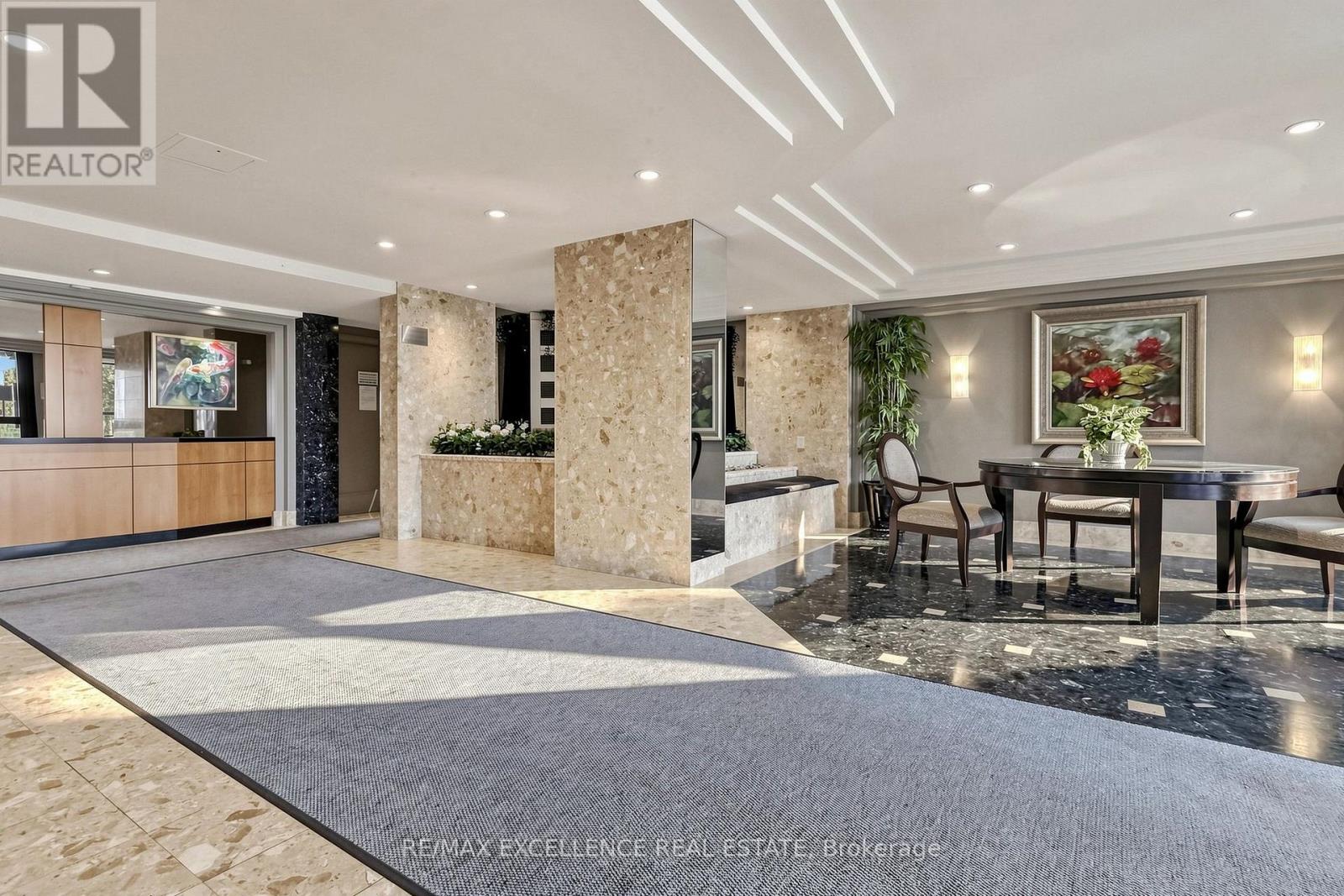 #524 6 HUMBERLINE DRIVE - 6