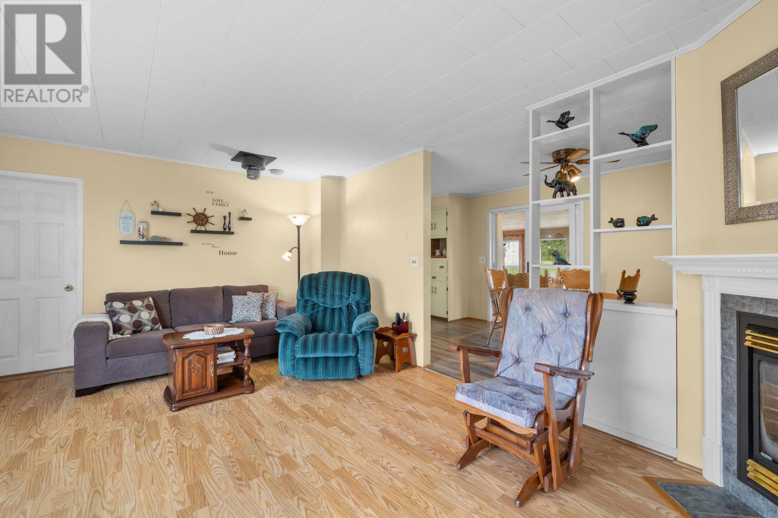562 EAST POINT Road - 12