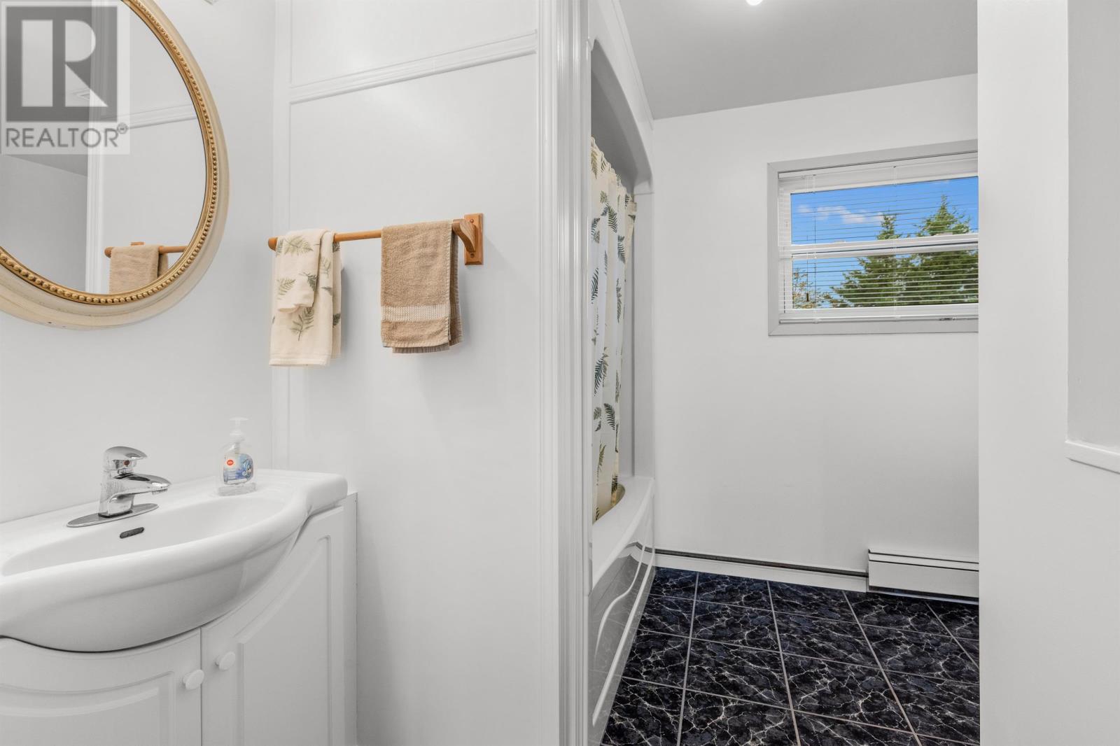 562 EAST POINT Road - 23