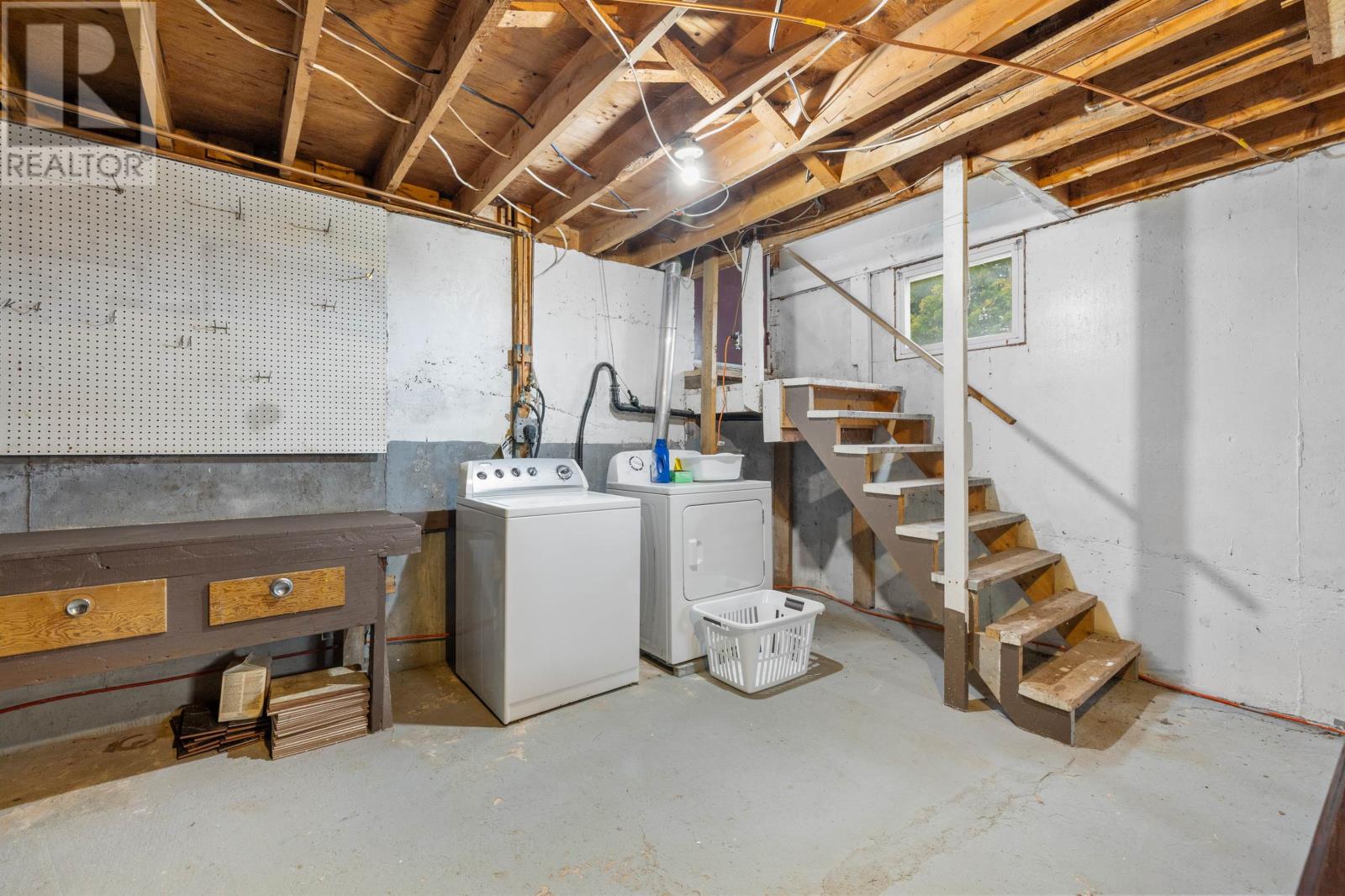 562 EAST POINT Road - 29