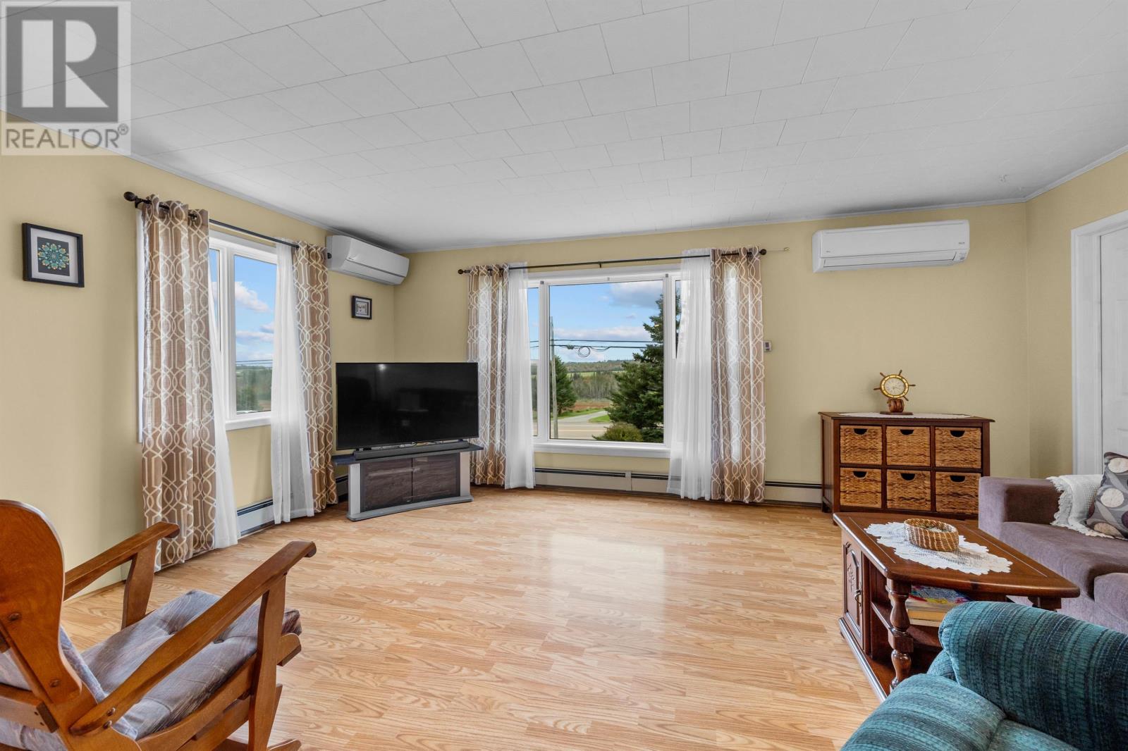 562 EAST POINT Road - 10