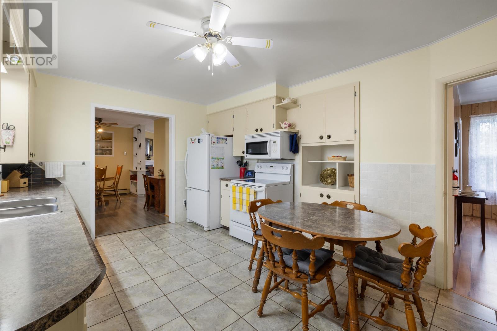 562 EAST POINT Road - 3