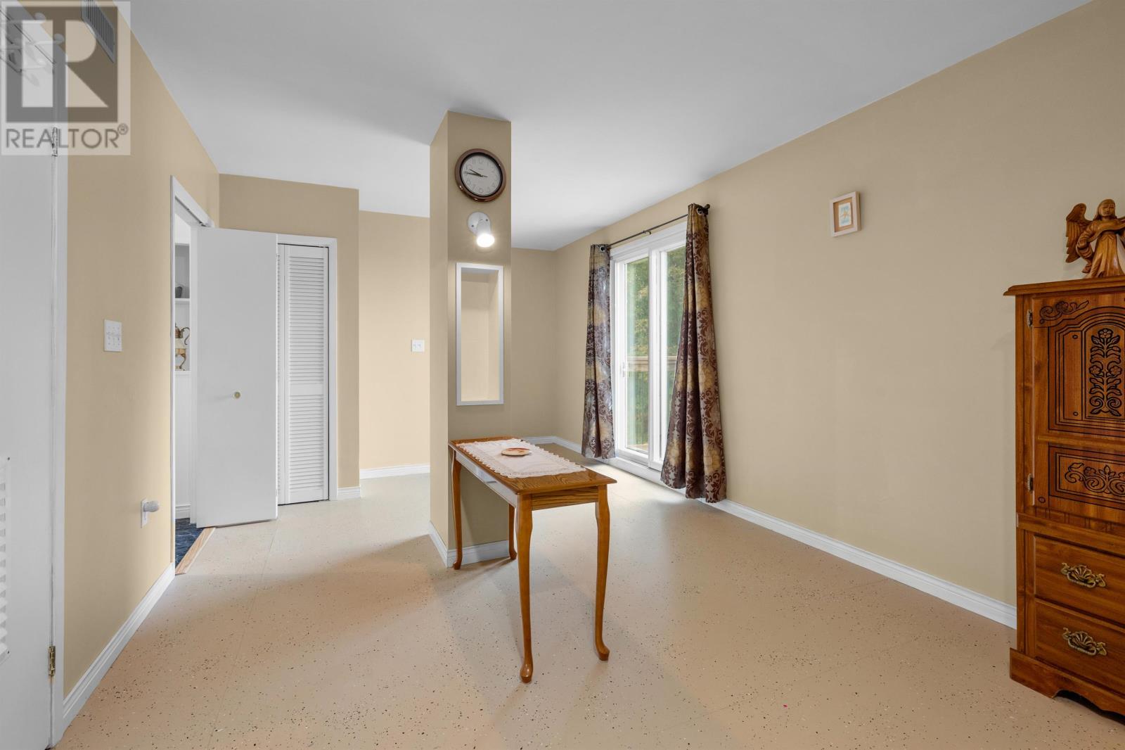 562 EAST POINT Road - 22