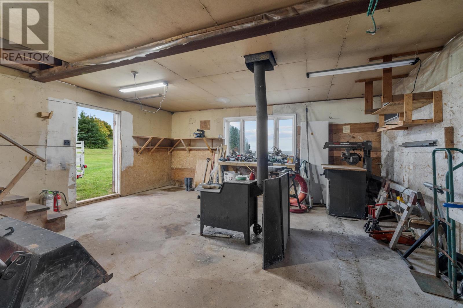 562 EAST POINT Road - 33