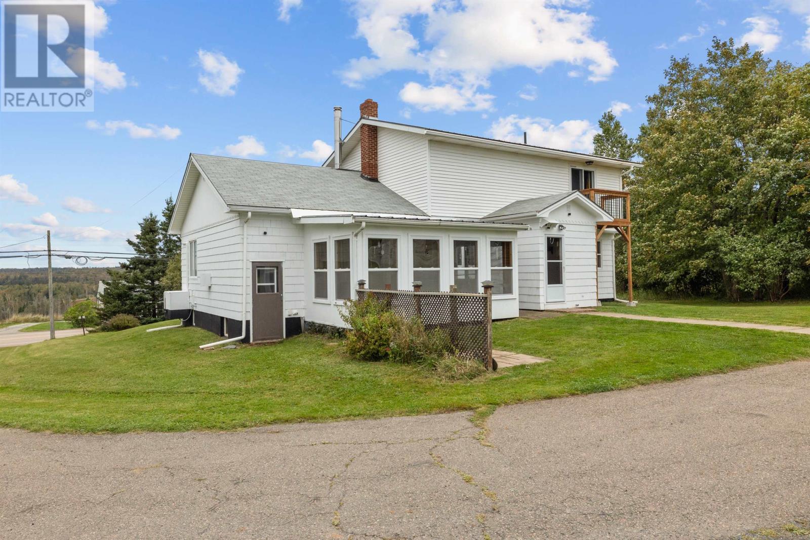 562 EAST POINT Road - Image 37