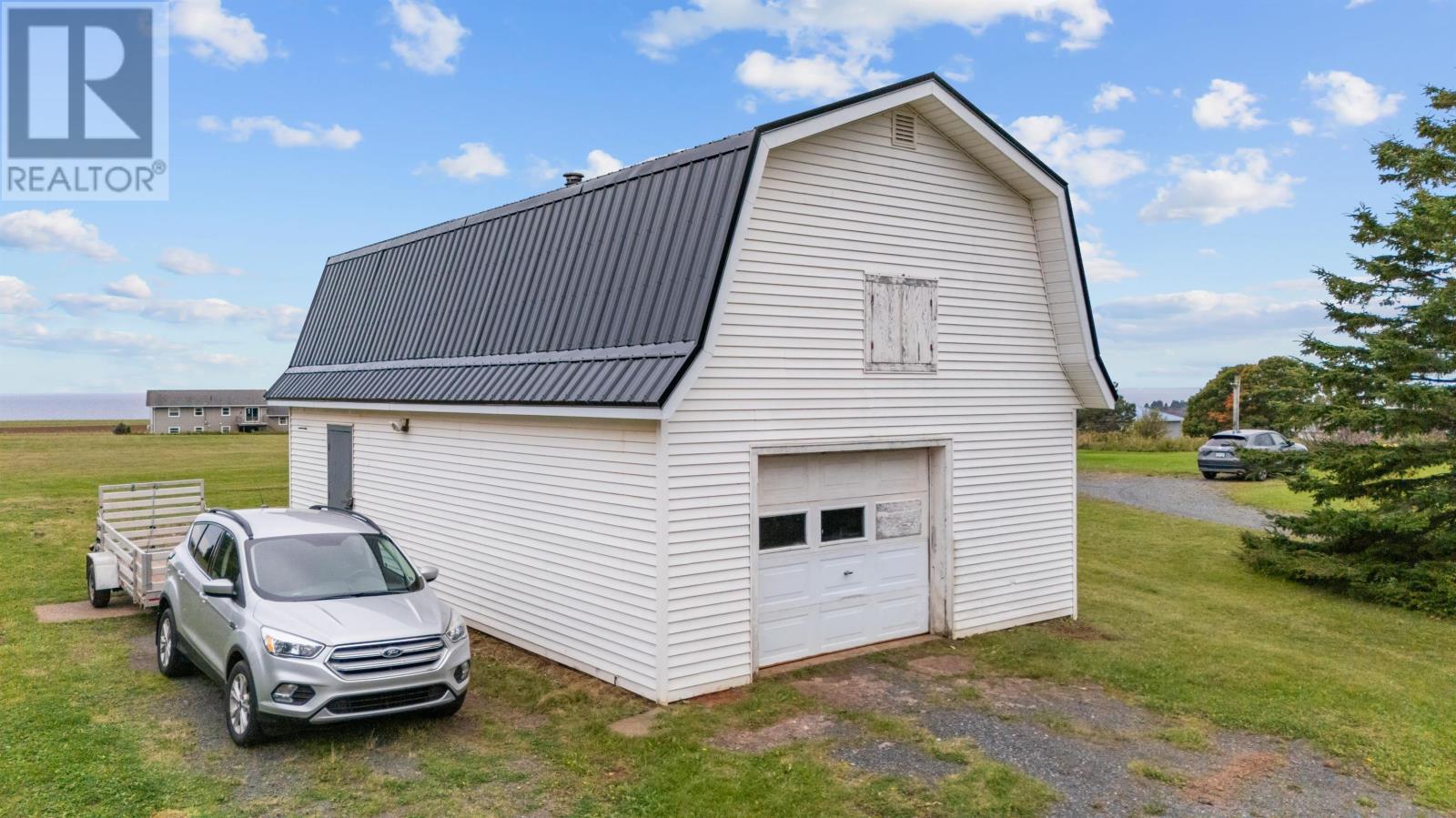 562 EAST POINT Road - Image 32
