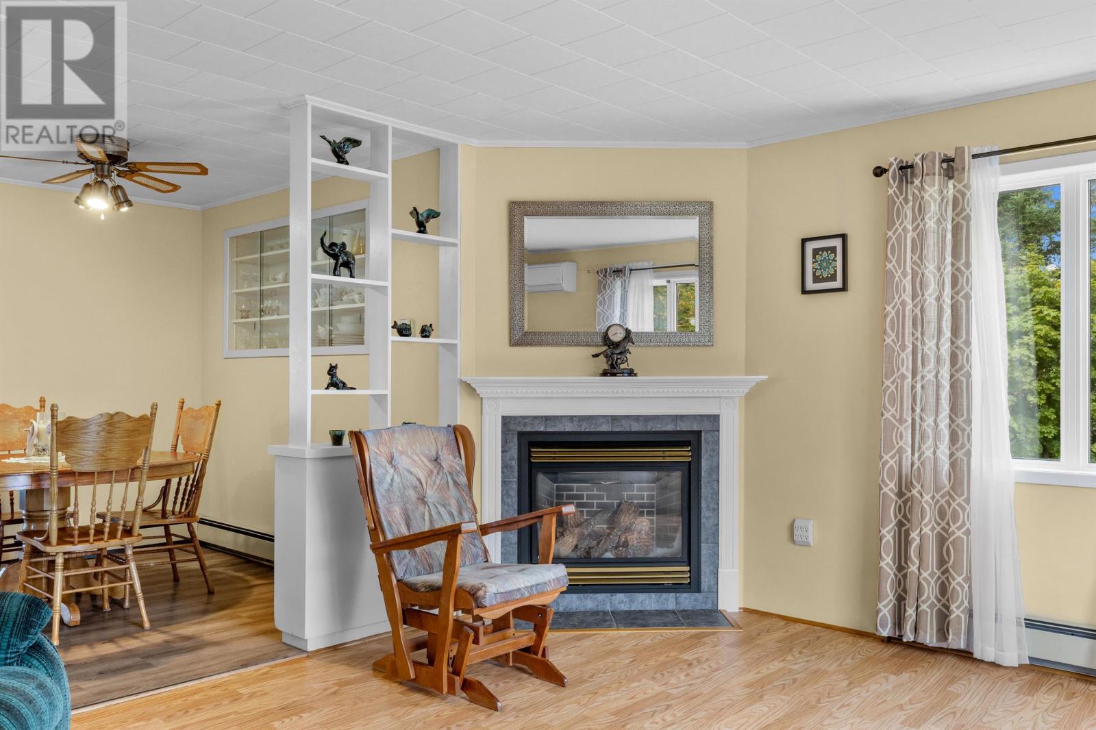562 EAST POINT Road - 11