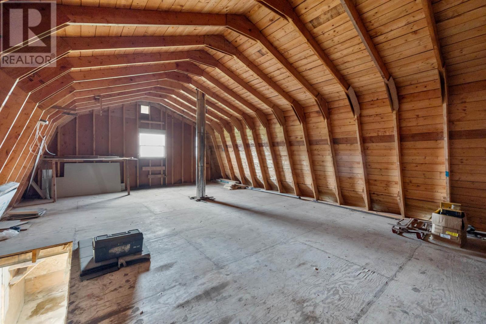 562 EAST POINT Road - Image 35