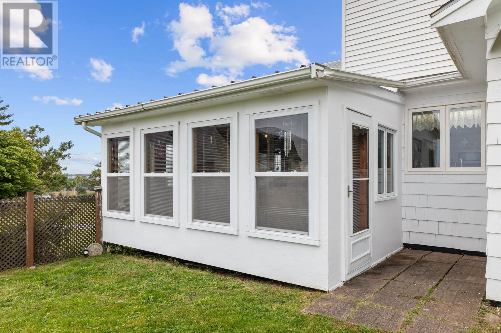 562 EAST POINT Road - 40