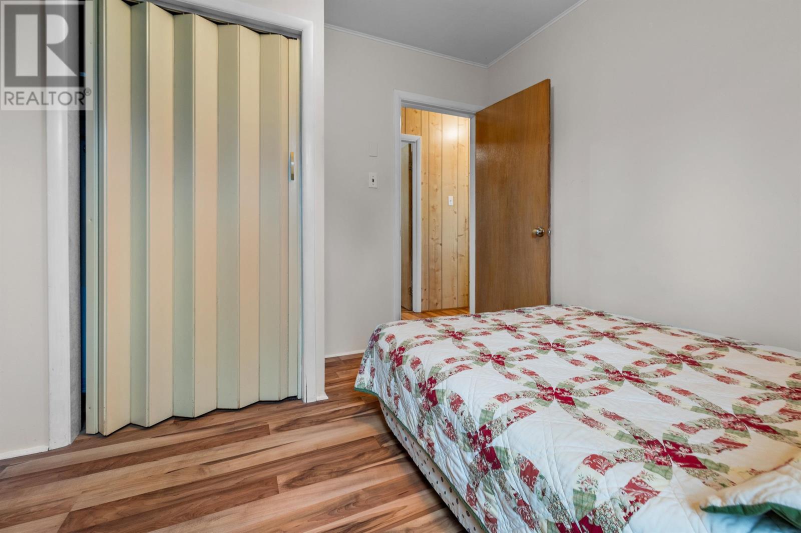 562 EAST POINT Road - 18