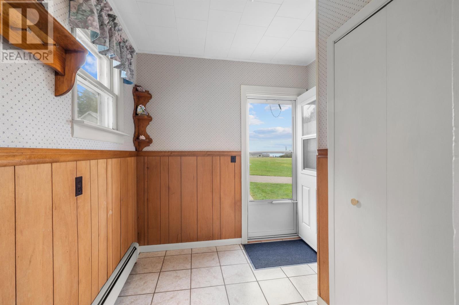 562 EAST POINT Road - Image 5