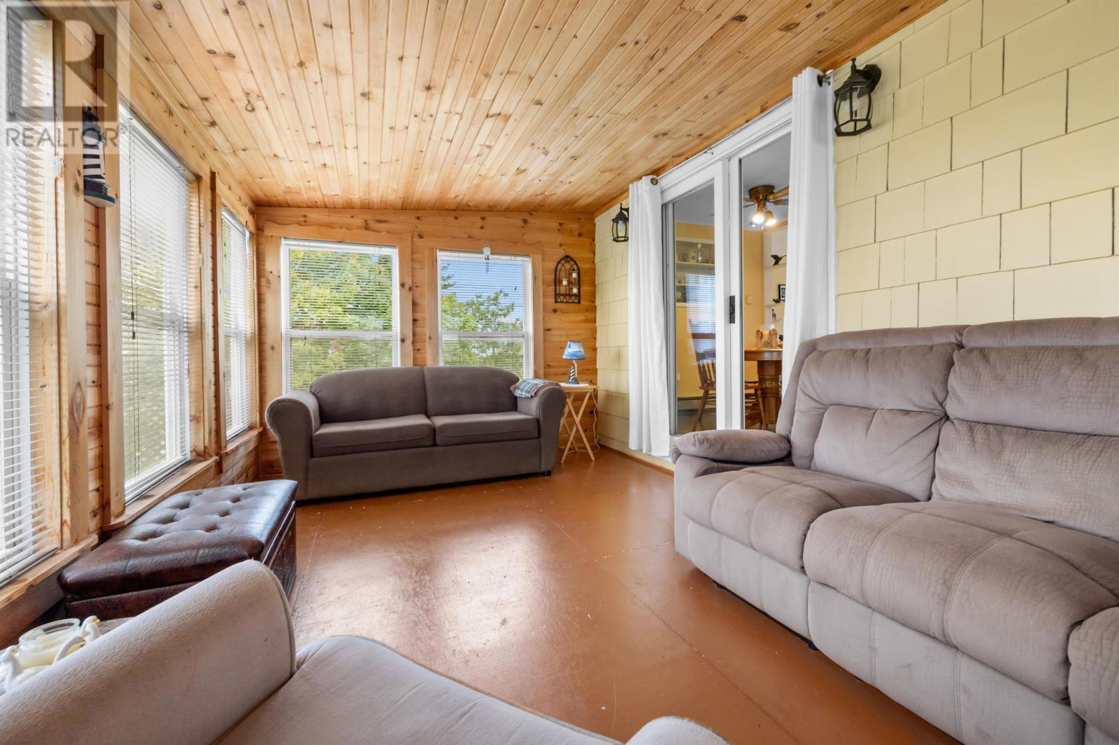 562 EAST POINT Road - 8