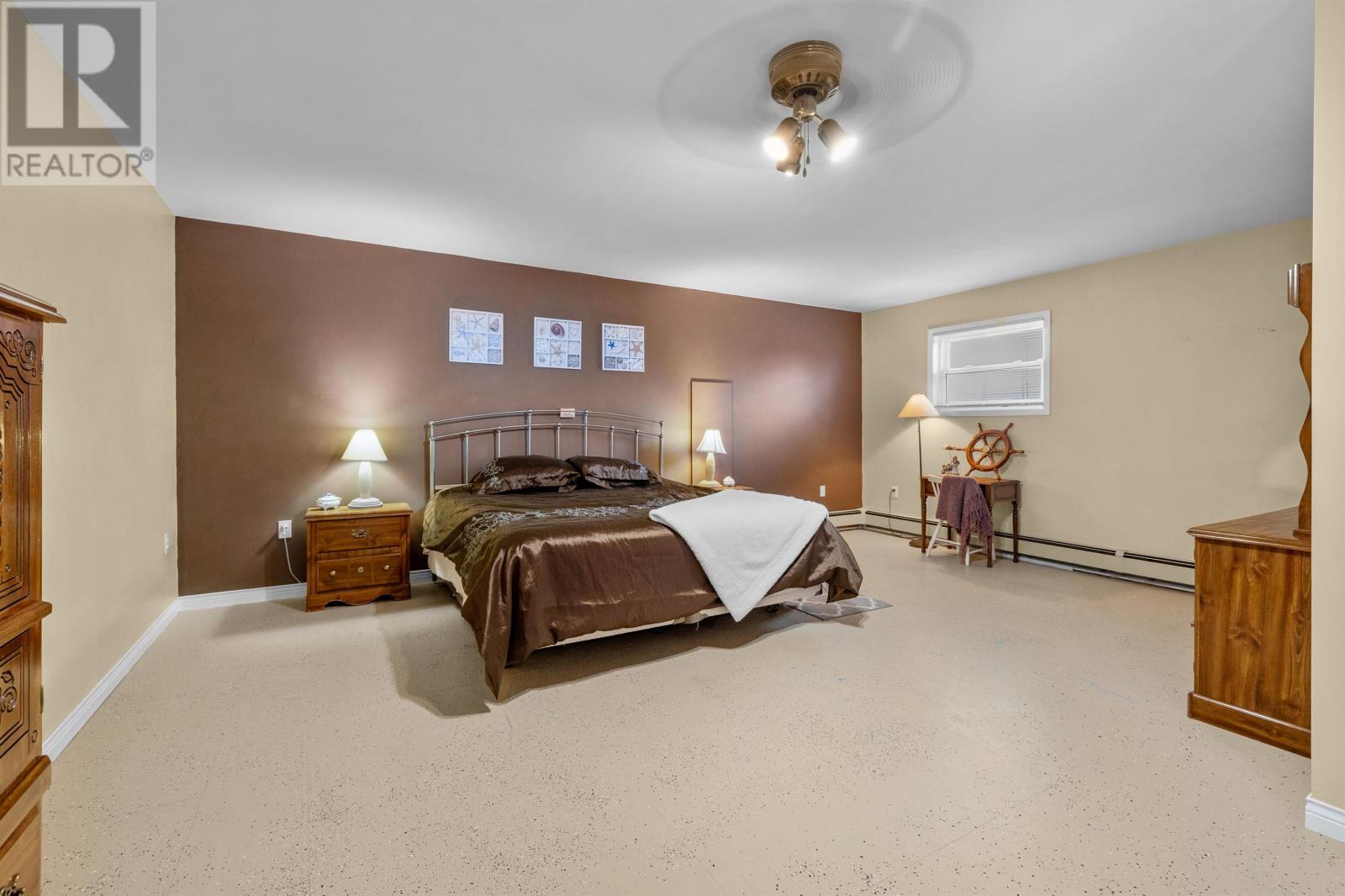 562 EAST POINT Road - 20