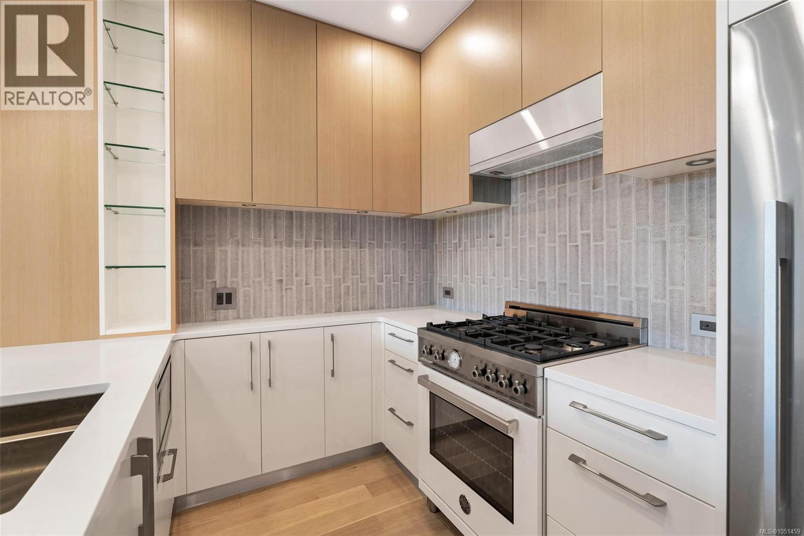409 2285 Bowker Avenue, Oak Bay