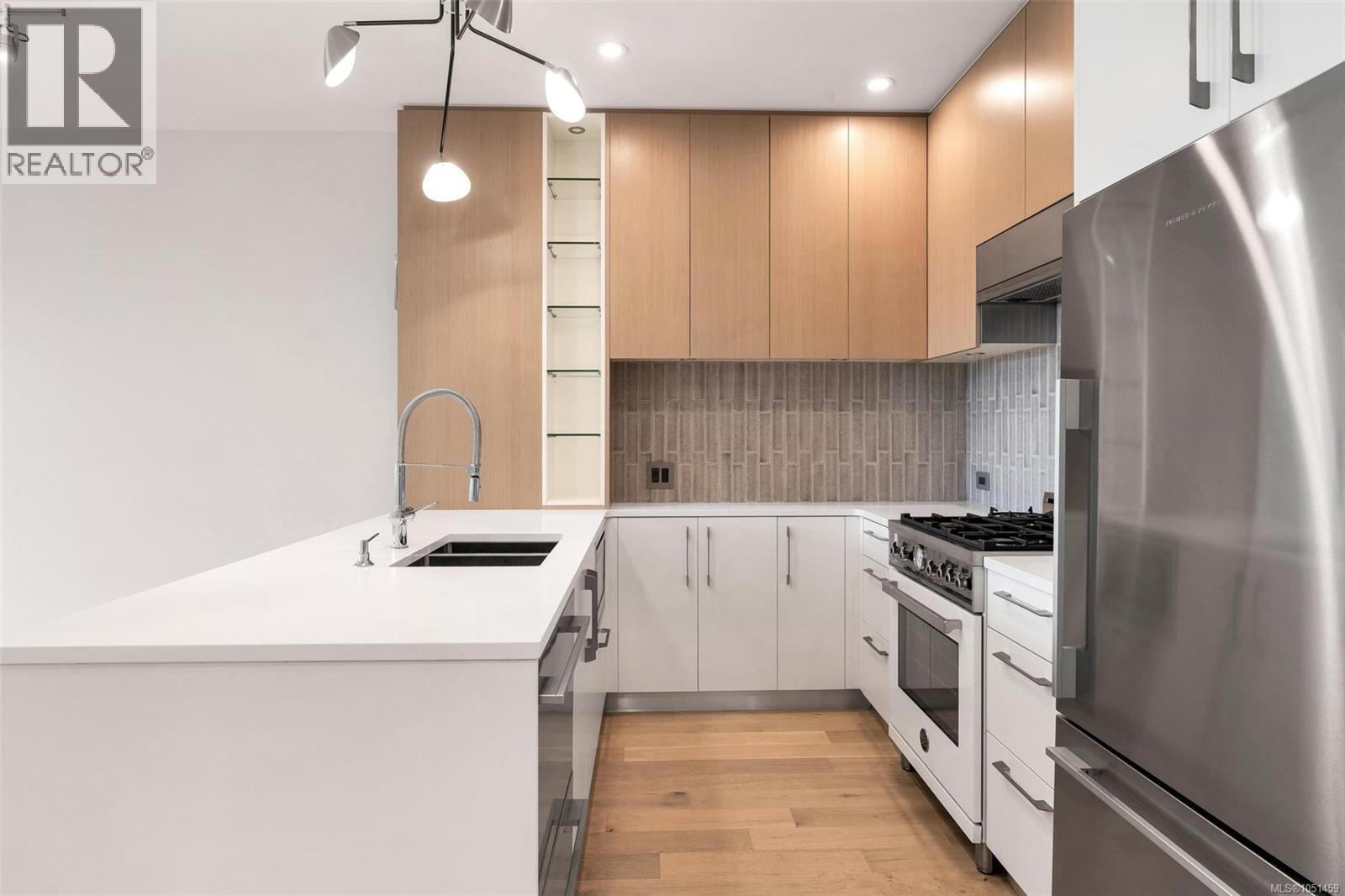 409 2285 Bowker Avenue, Oak Bay