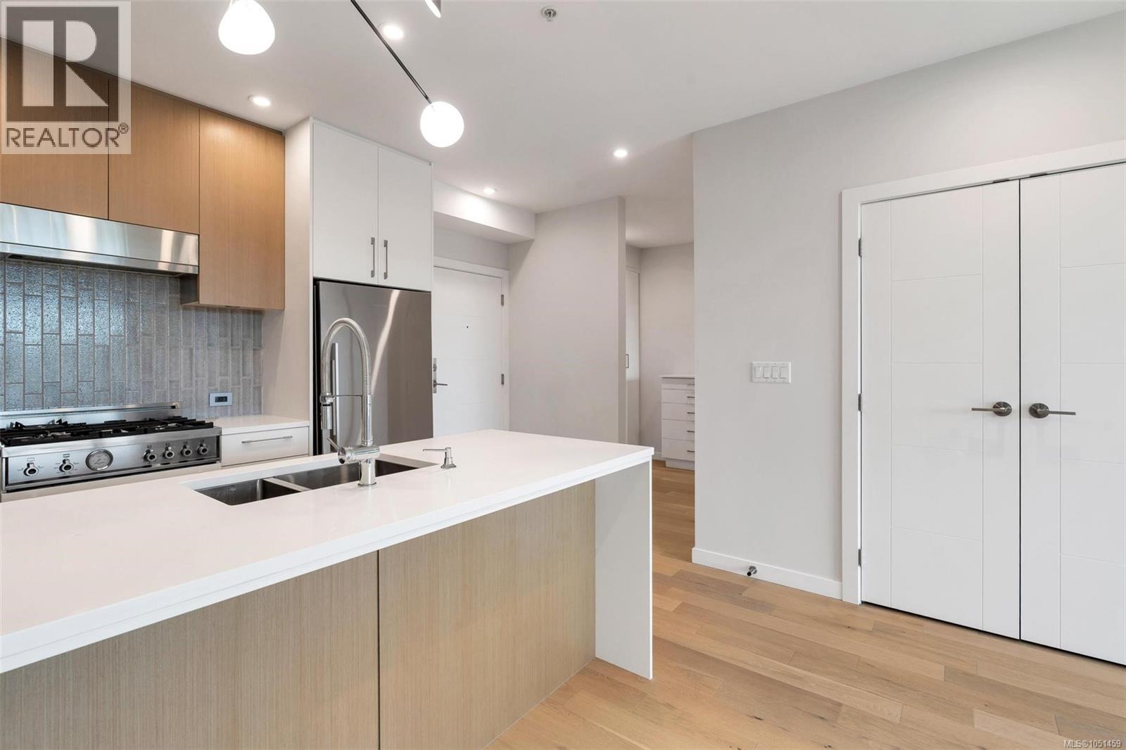 409 2285 Bowker Avenue, Oak Bay