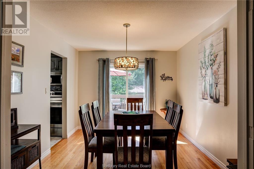 844 Windermere Crescent - 5