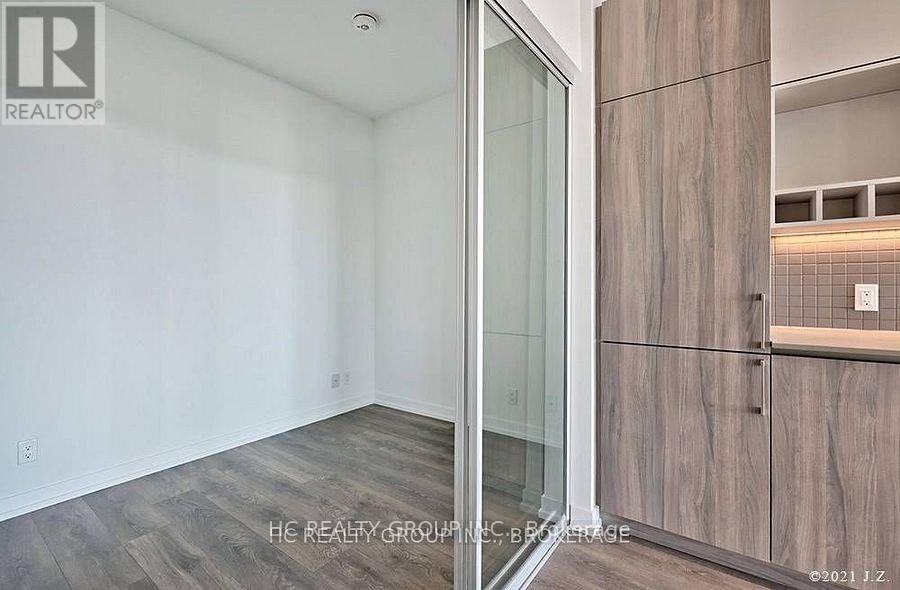 950 Portage Parkway — photo 11