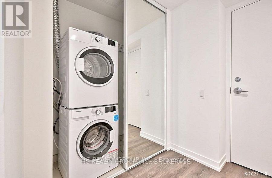 950 Portage Parkway — photo 4