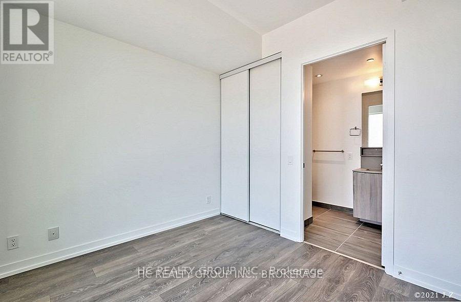 950 Portage Parkway — photo 16