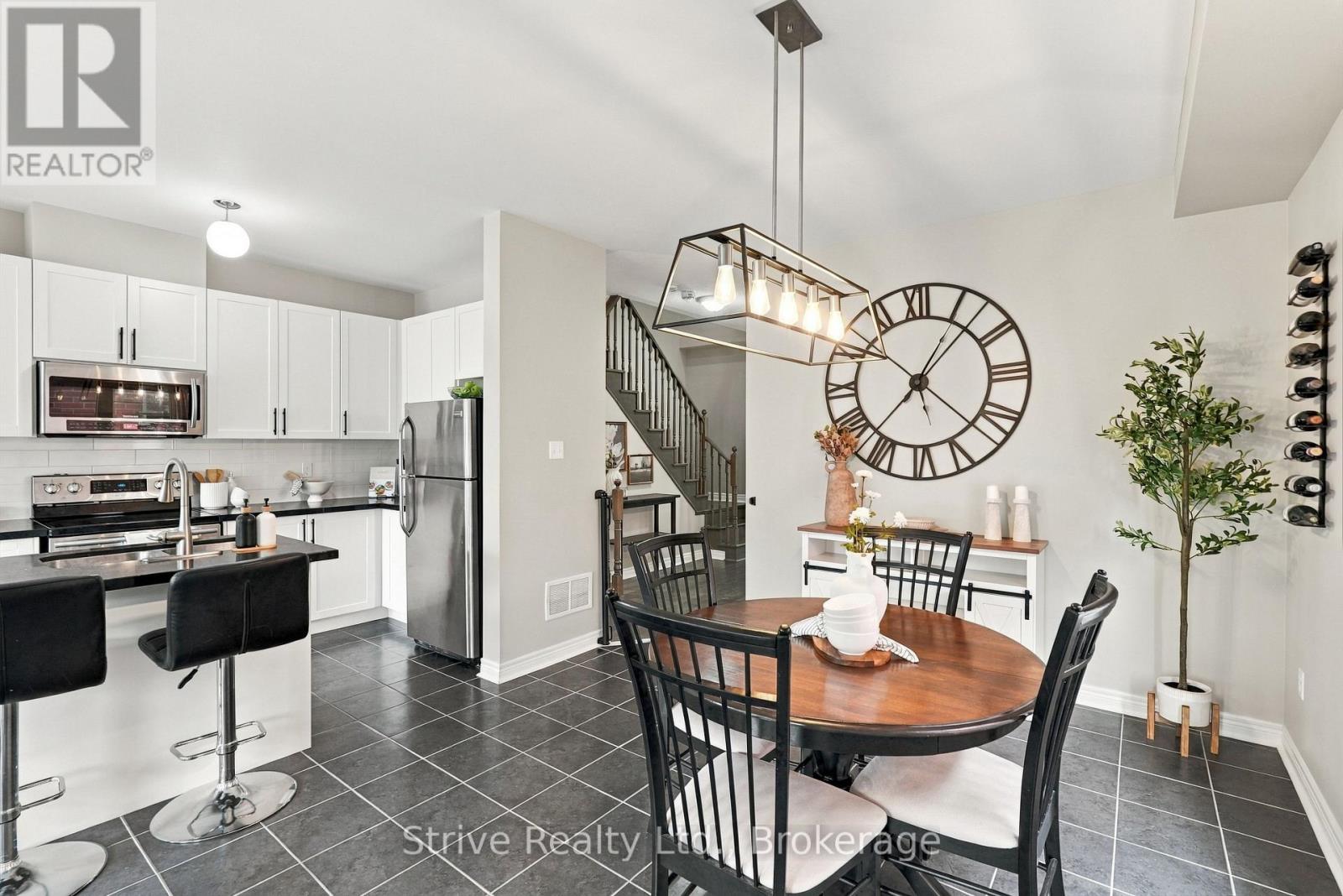 18 Bud Doucette Court, Uxbridge, ON photo 5