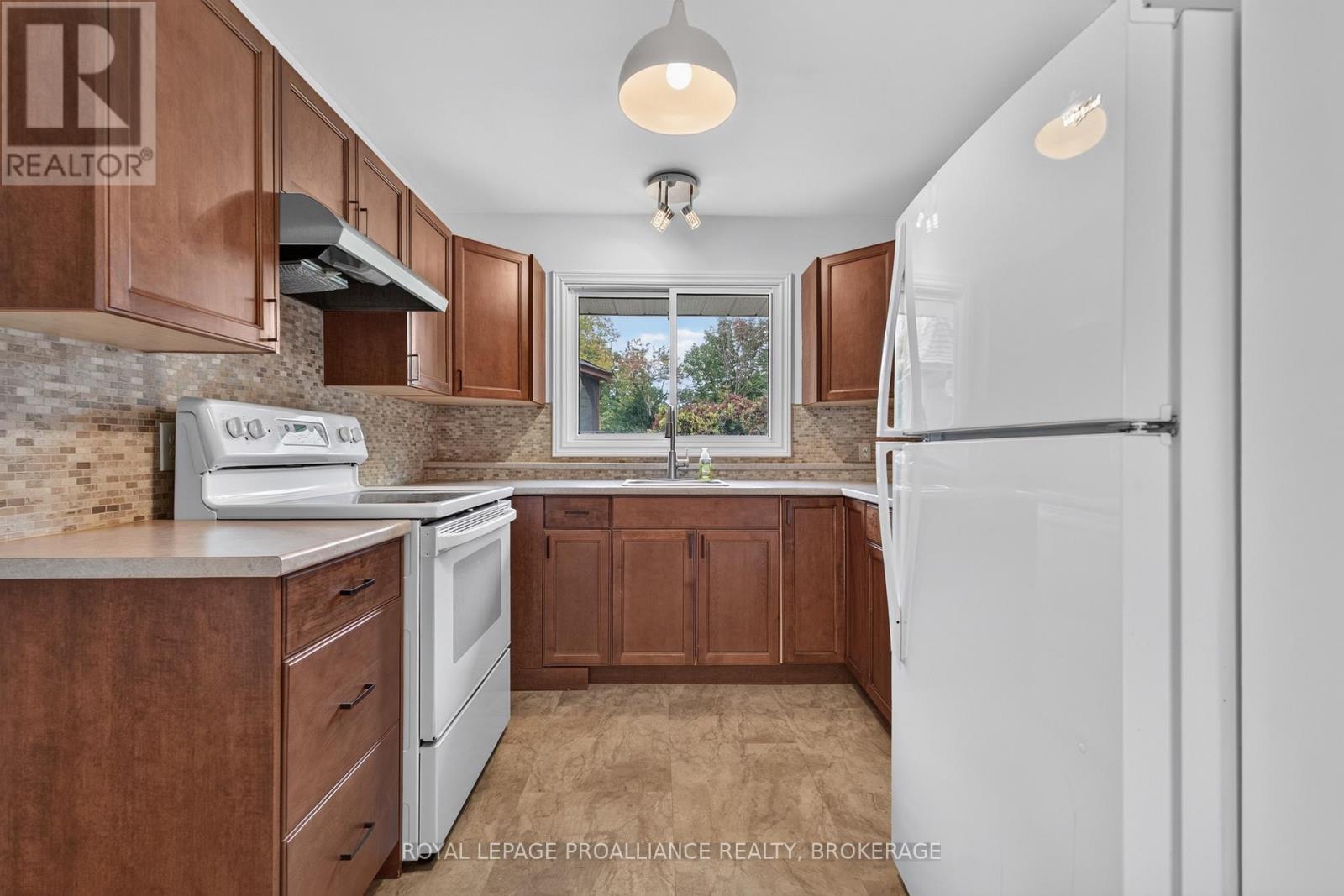 935 MCKNIGHT ROAD - Image 10