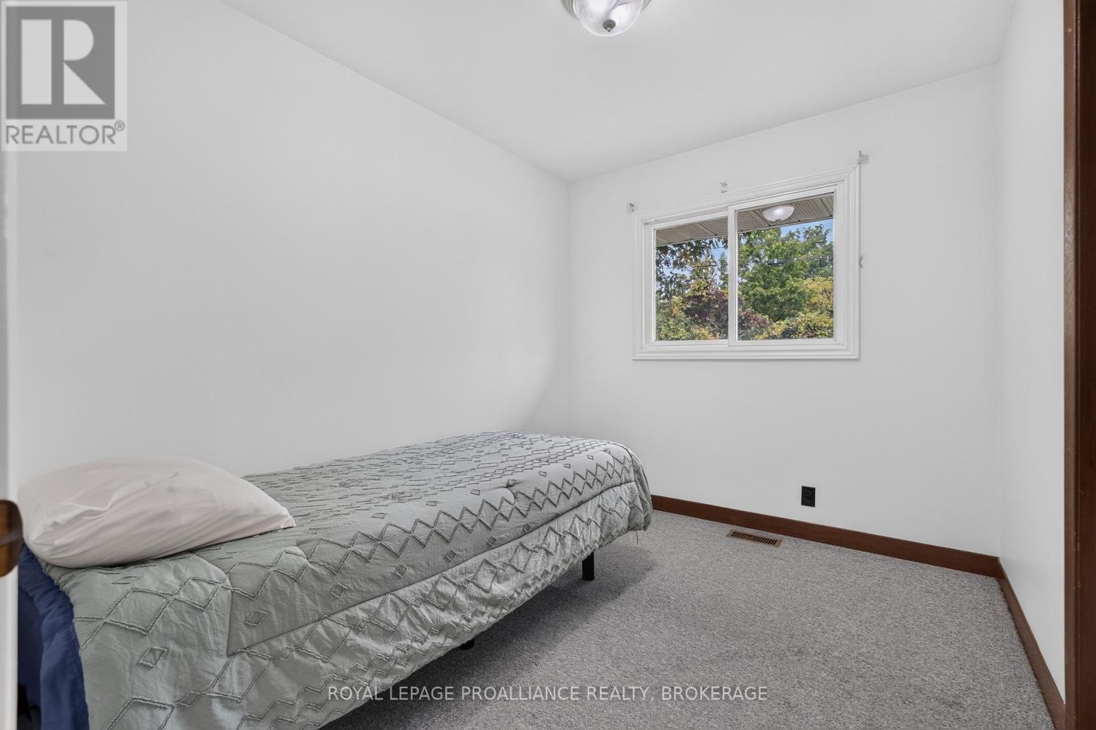 935 MCKNIGHT ROAD - Image 14