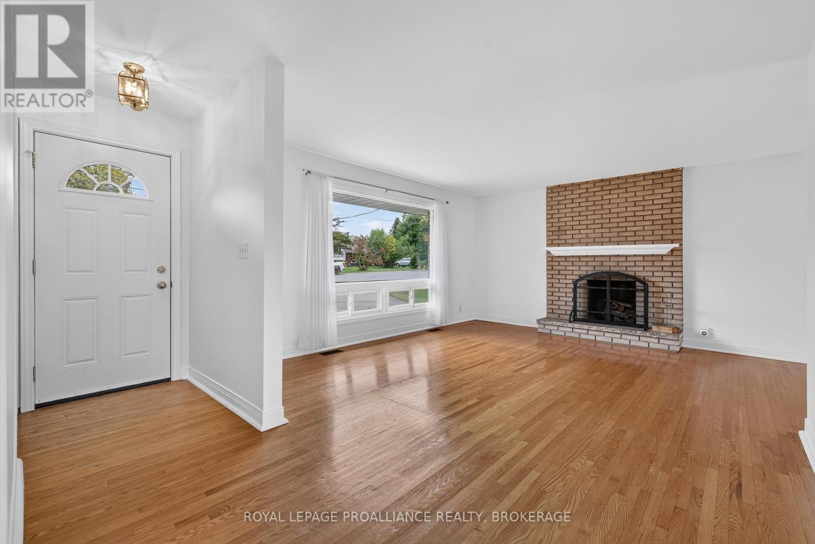 935 MCKNIGHT ROAD - Image 3