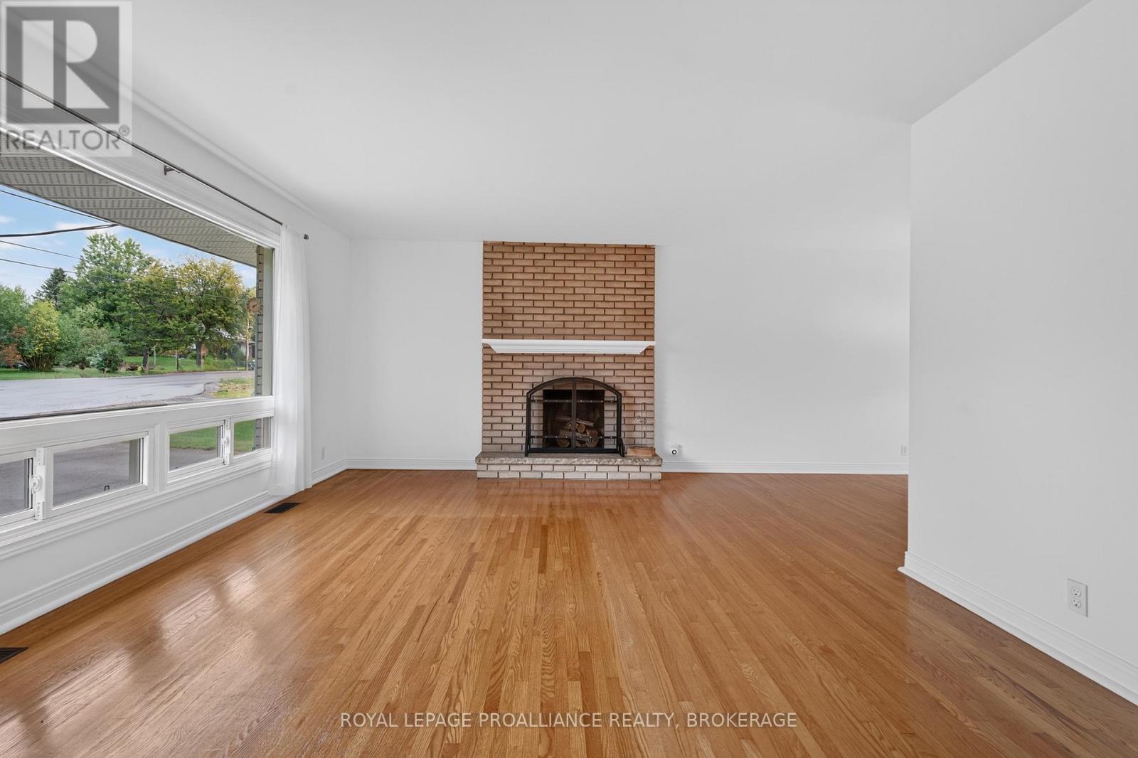 935 MCKNIGHT ROAD - Image 4