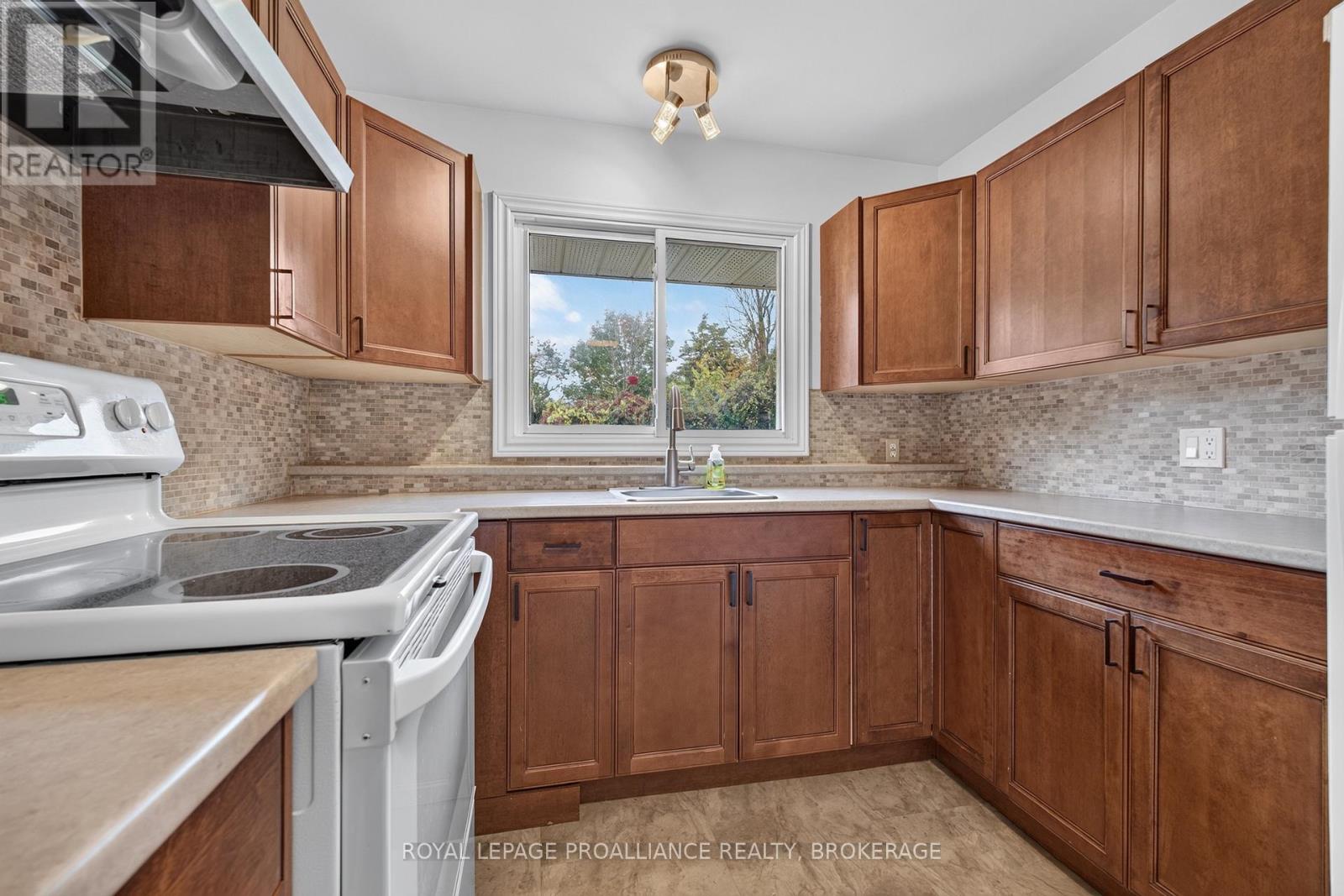 935 MCKNIGHT ROAD - Image 9