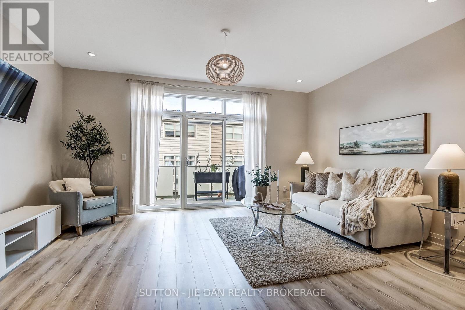 #78 3025 SINGLETON AVENUE - Image 8