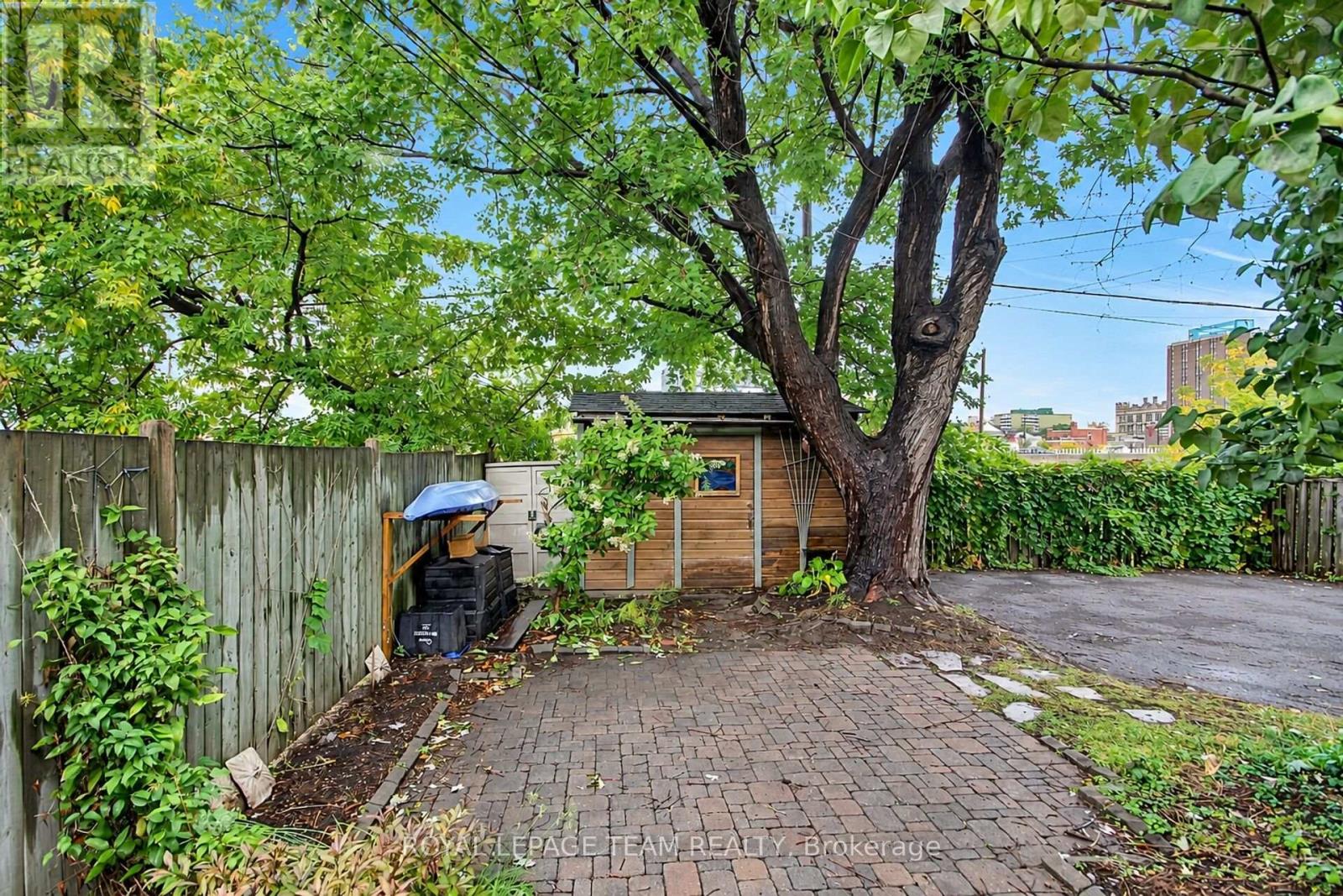 197 PRETORIA AVENUE - 35