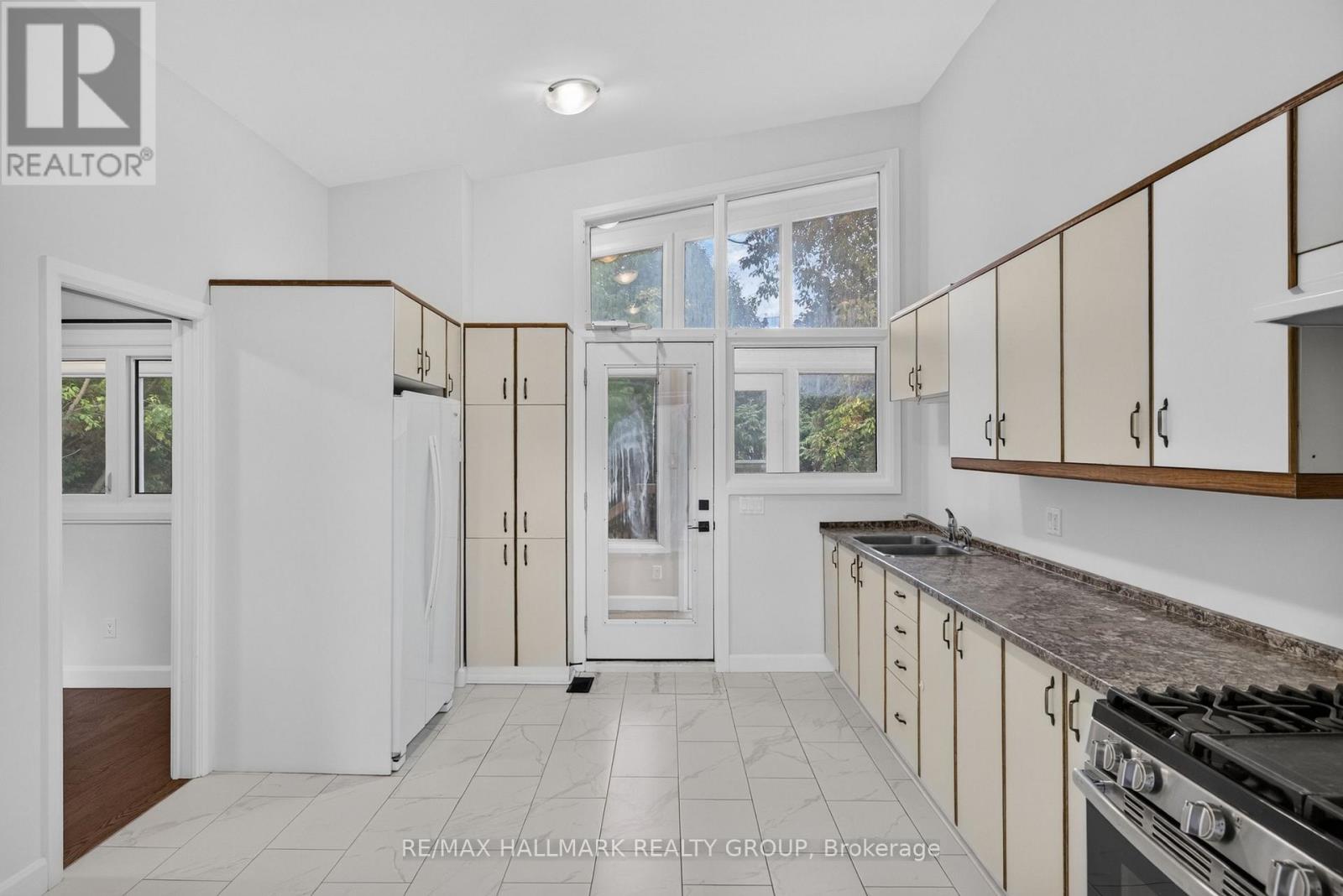 114 MEADOWLANDS DRIVE W - 16
