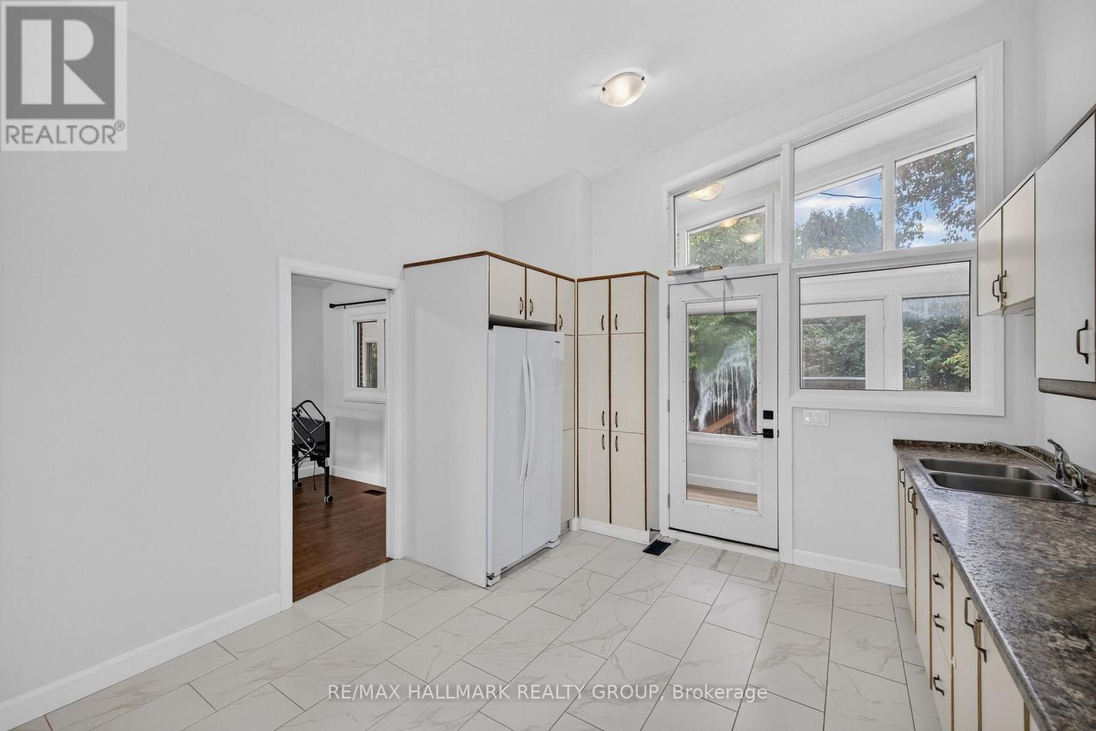 114 MEADOWLANDS DRIVE W - 18