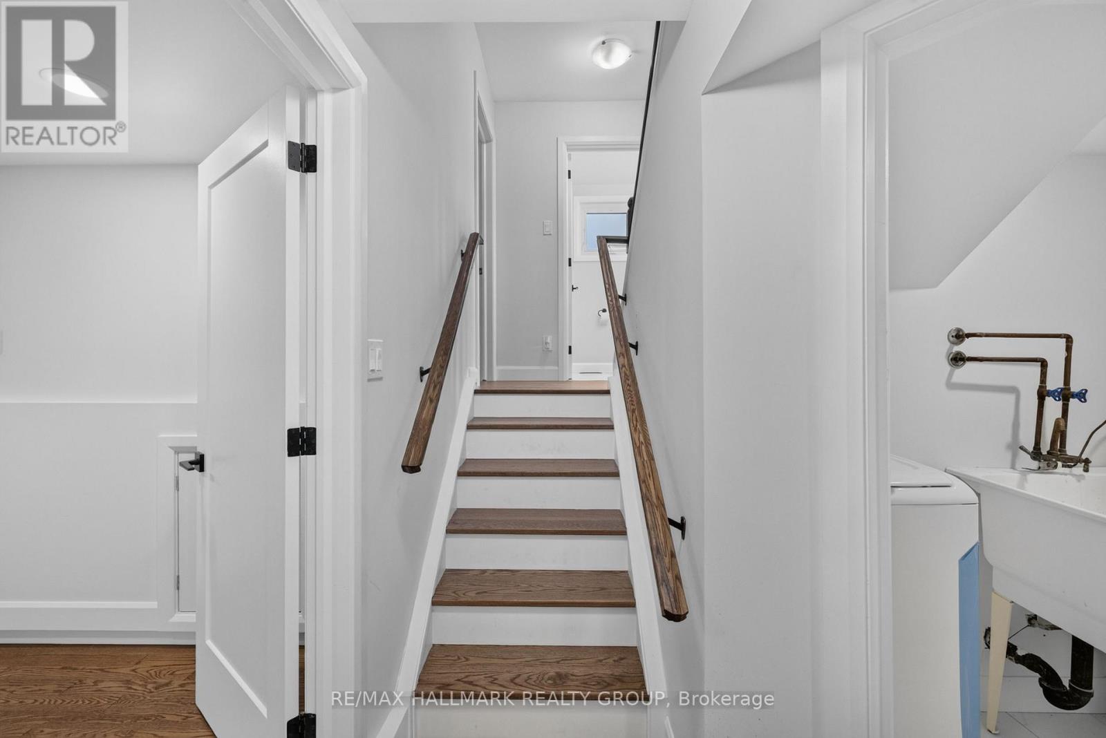 114 MEADOWLANDS DRIVE W - Image 35