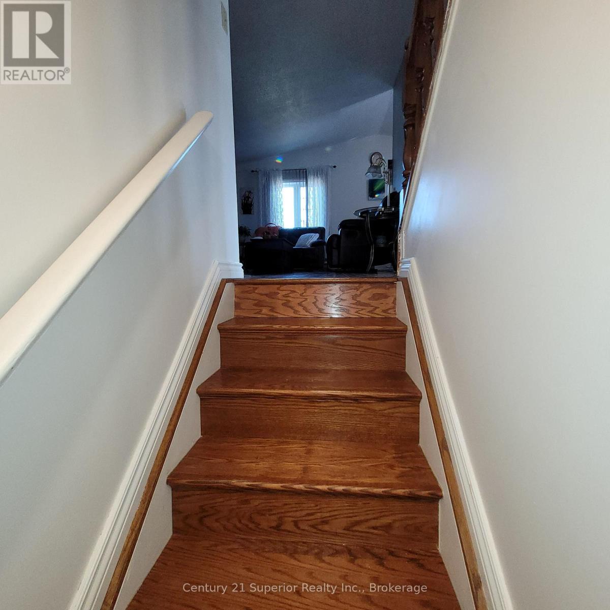 34 HEMLO DRIVE E - 19