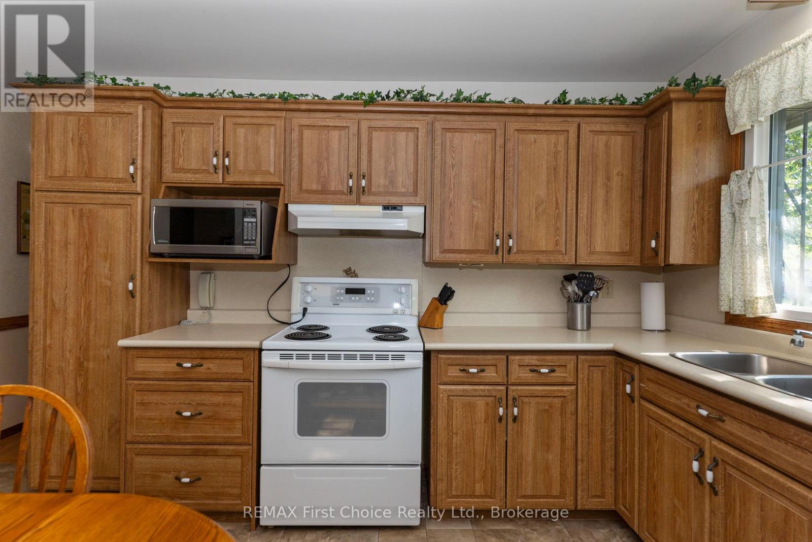 160 WHALEN STREET - 3