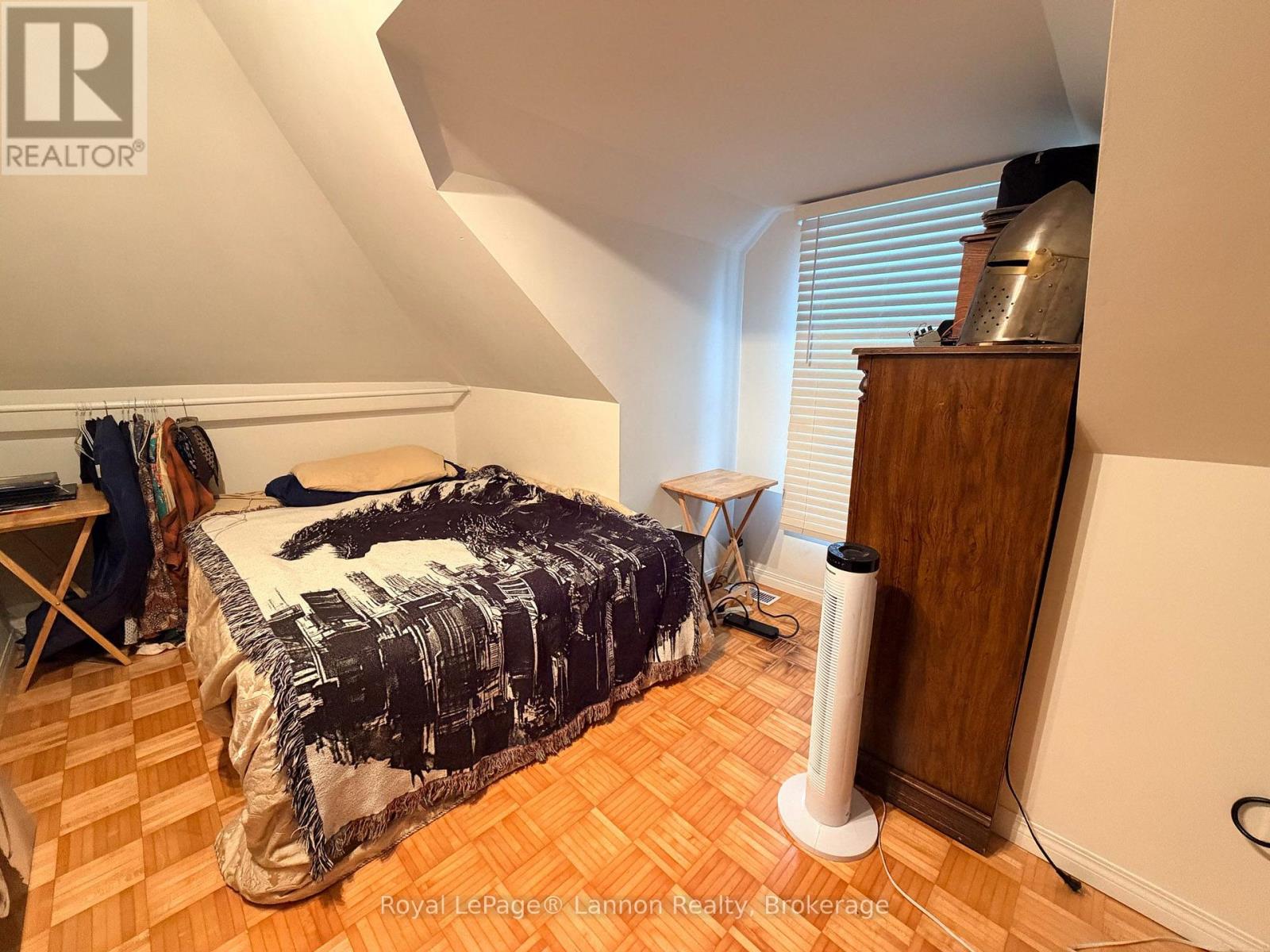 34 ANTONISEN AVENUE - 10