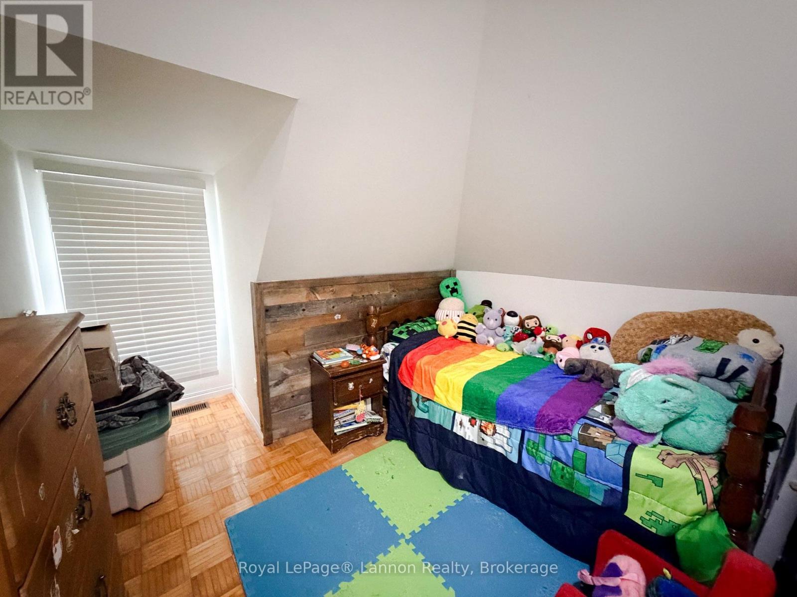 34 ANTONISEN AVENUE - Image 11