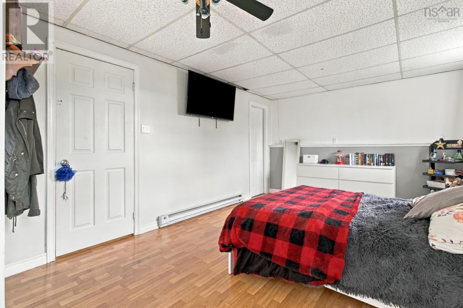44 St Bernard Street - 23
