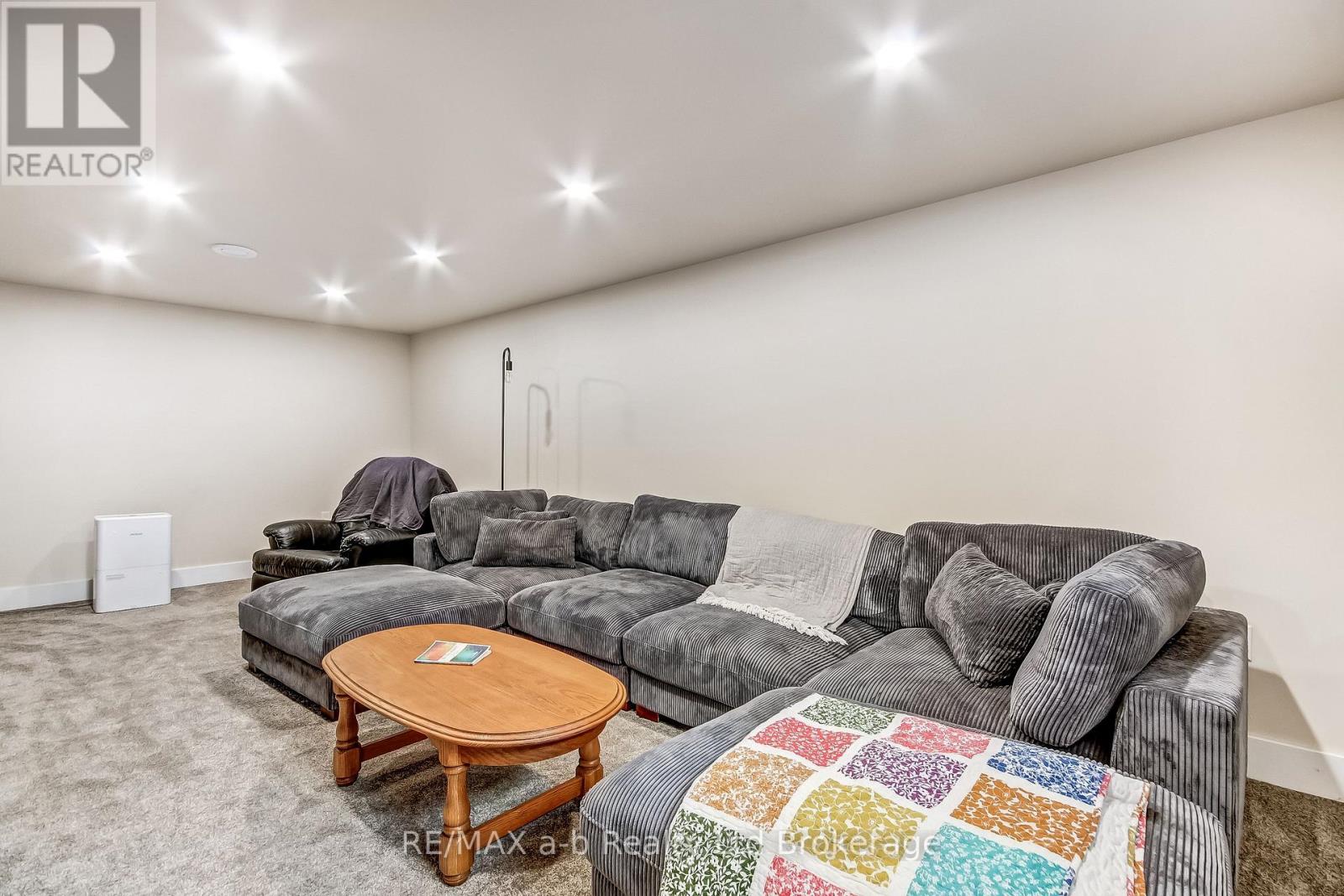 2237 PINEGROVE ROAD - 17