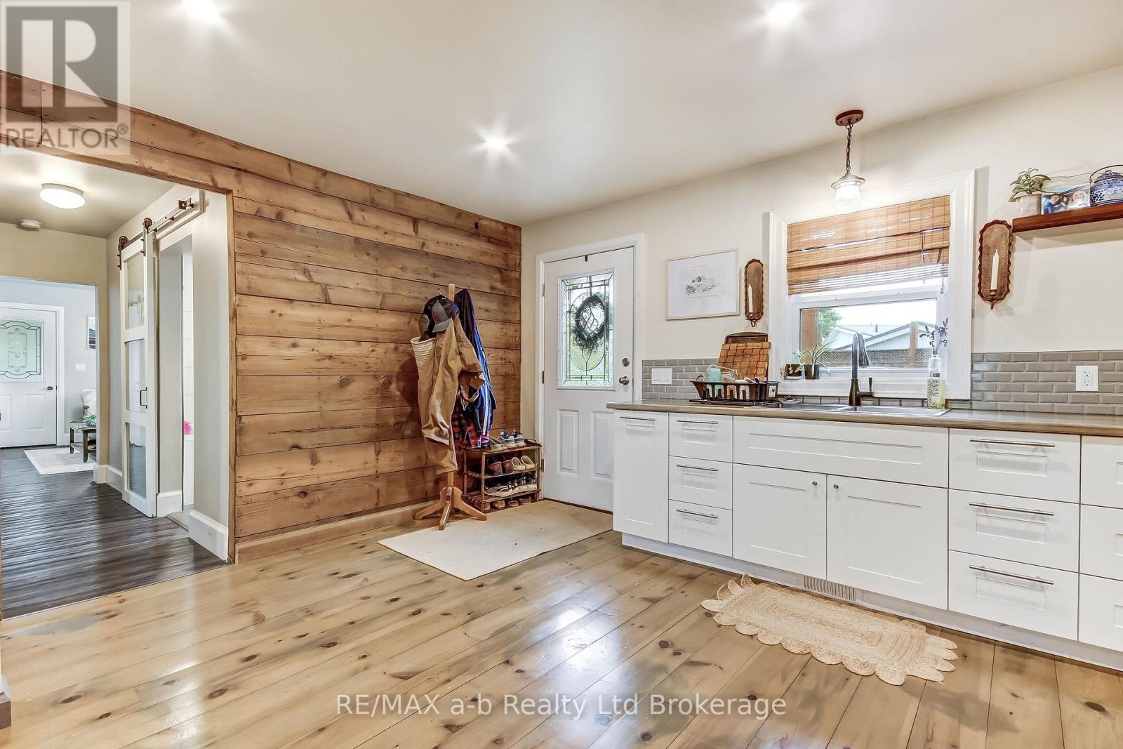 2237 PINEGROVE ROAD - 8
