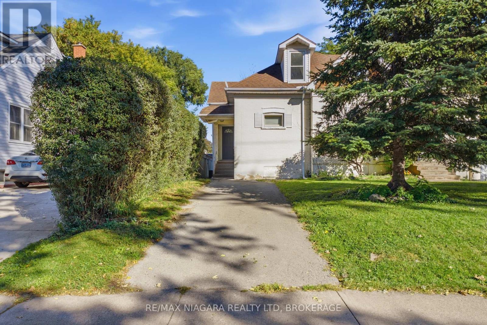 UPPER - 34 HAIG STREET