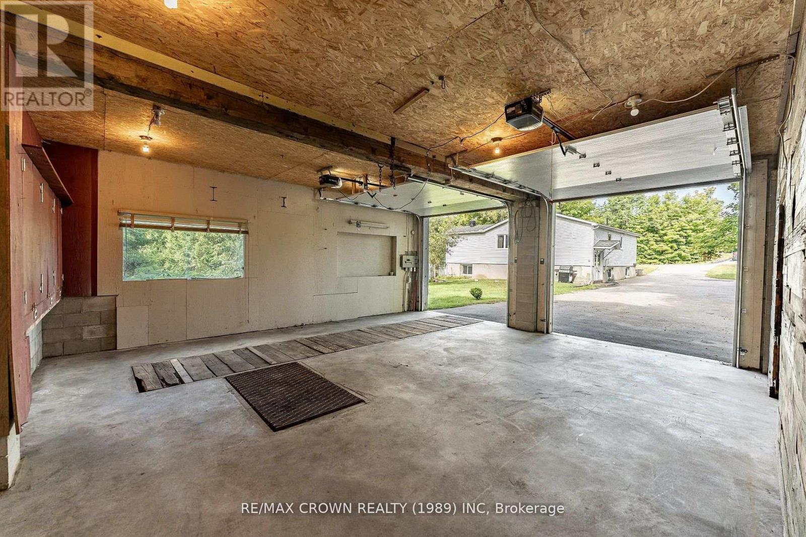 717 AIRPORT ROAD - Image 40