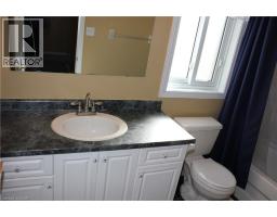 184 Northampton Crescent Unit# B, Waterloo, ON N2T2M5 Photo 15