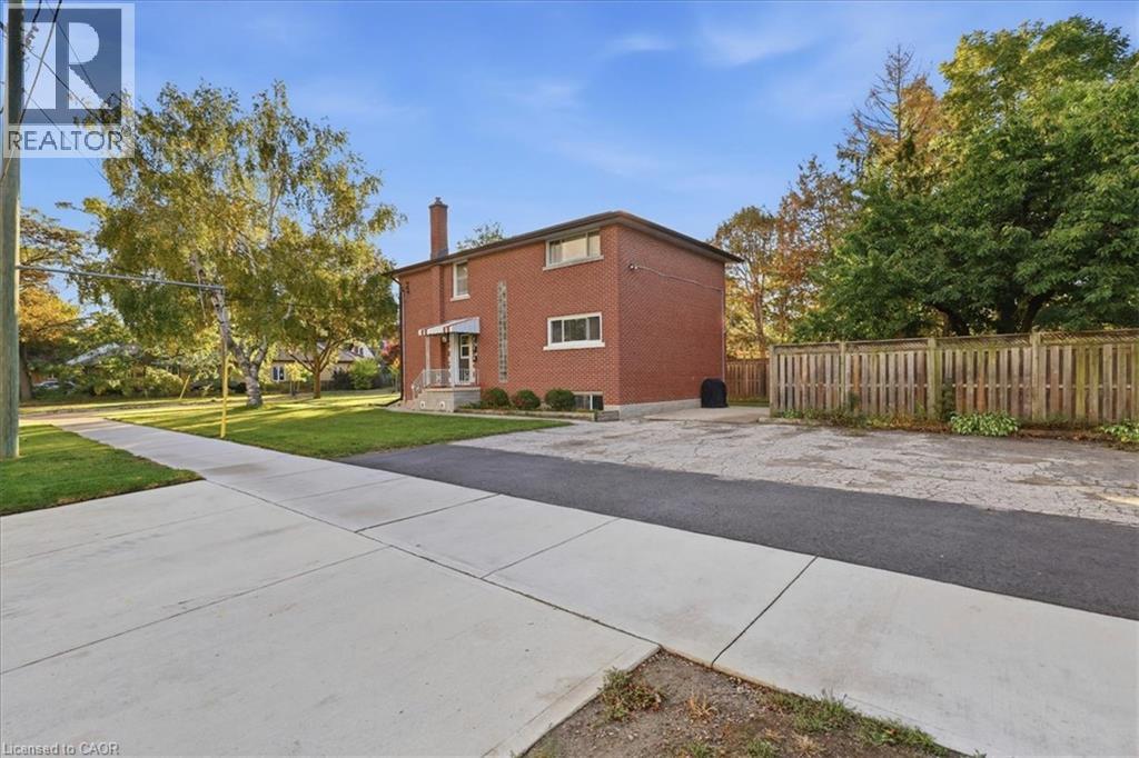 115 ROXBOROUGH Avenue - 2